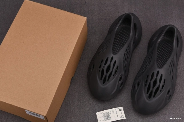 Adidas Yeezy Foam RNNR Onyx HP8739 0806